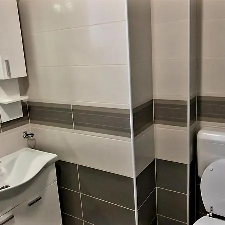 Hollywood Apartman Bjeljina * Bijeljina