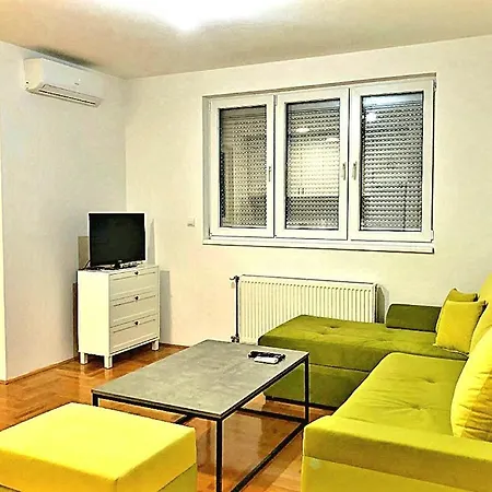 Hollywood Apartman Bjeljina Apartman *