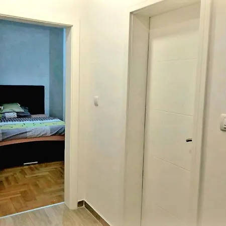 Hollywood Apartman Bjeljina *